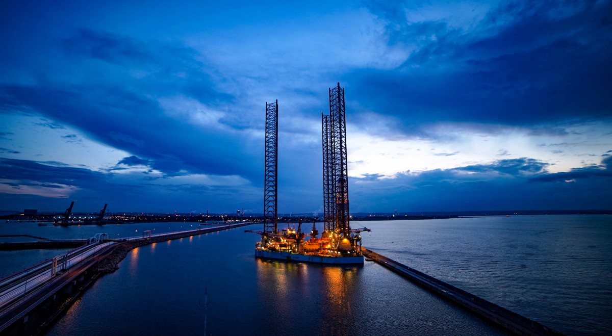 GIANT - the largest LOTOS Petrobaltic platform - is already at the Port of Gdansk (photo, video) - MarinePoland.com