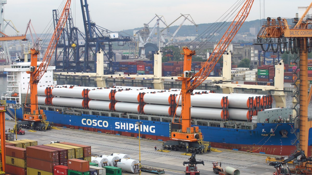 Tian Hui at the Port of Gdynia. Record unloading of wind turbine components finished (photo, video) - MarinePoland.com