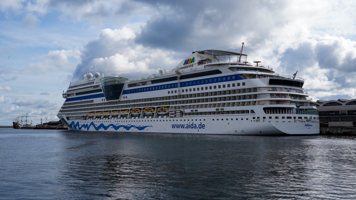 AIDAmar arrival ended cruise season at the Port of Gdynia. 118 thousand passengers came this year (photo, video) - MarinePoland.com