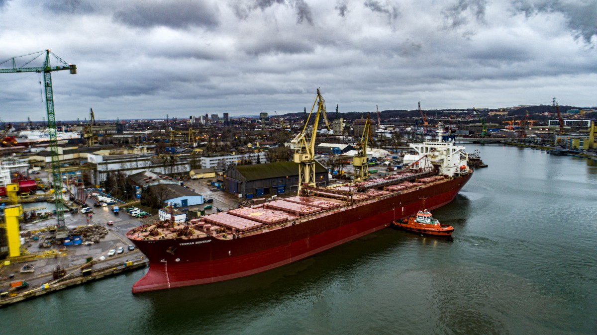 One of the largest self-unloading bulk carriers in the world has undergone renovation at the Gdańsk Remontowa shipyard (photo, video) - MarinePoland.com One of the largest self-unloading bulk carriers in the world has undergone renovation at the Gdańsk Remontowa shipyard (photo, video) - MarinePoland.com