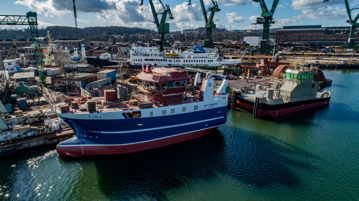 Safe shipyard launched a trawler and hull for a tug [photo, video] - MarinePoland.com