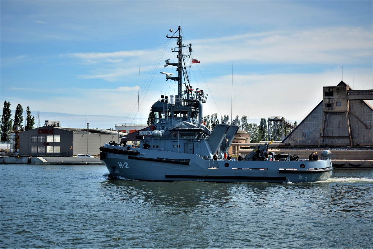 Tug H-2 ‘Mieszko’ at sea trials - MarinePoland.com