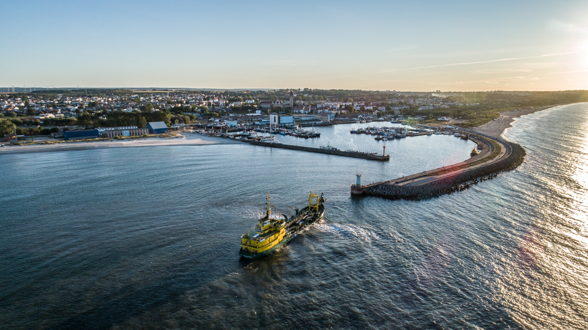 The largest PRCiP dredger in action! The beach in Władysławowo widened to almost 100 m (photo, video) - MarinePoland.com