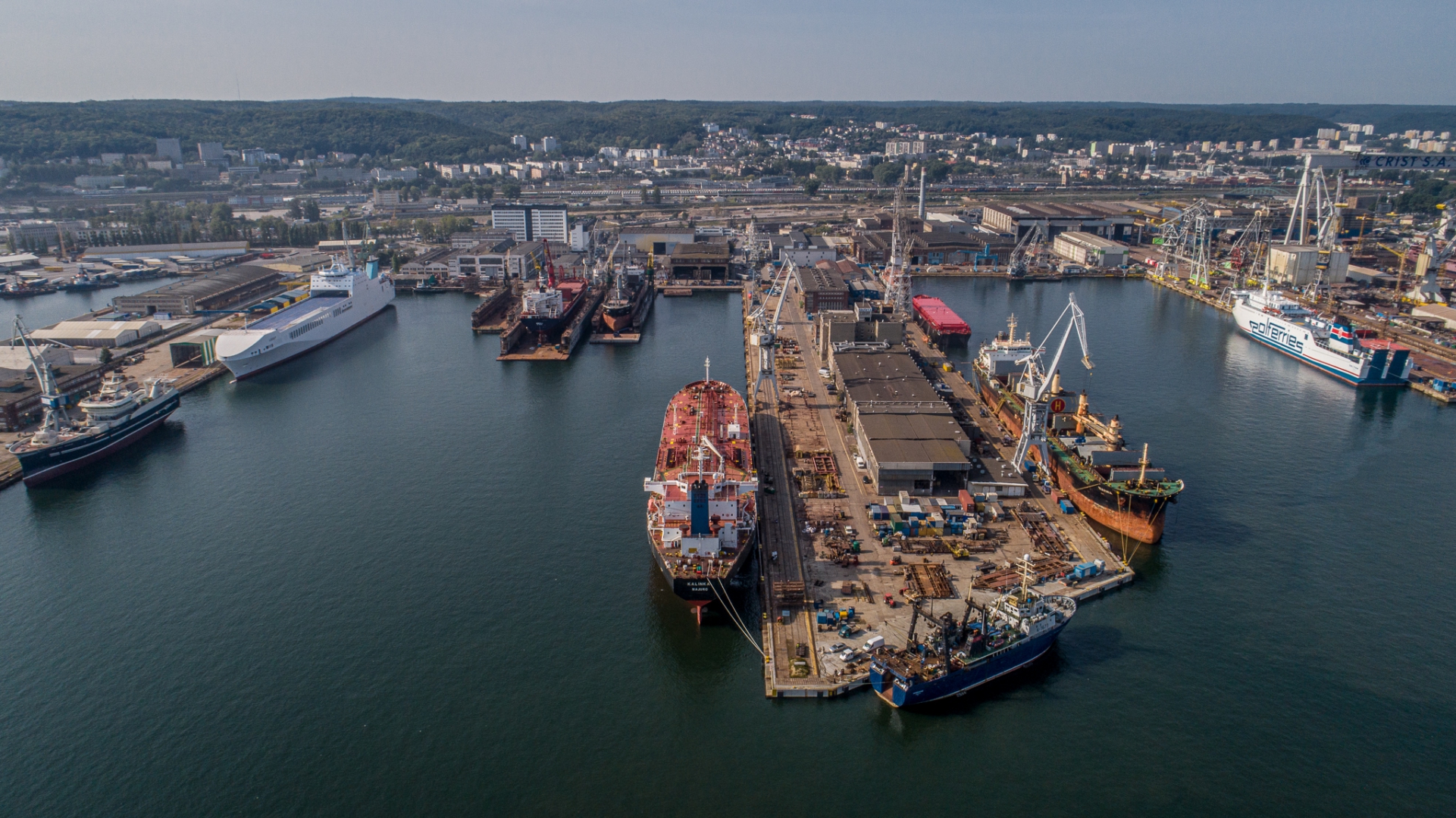 Express works at the Nauta Repair Shipyard (photo, video) - MarinePoland.com Express works at the Nauta Repair Shipyard (photo, video) - MarinePoland.com