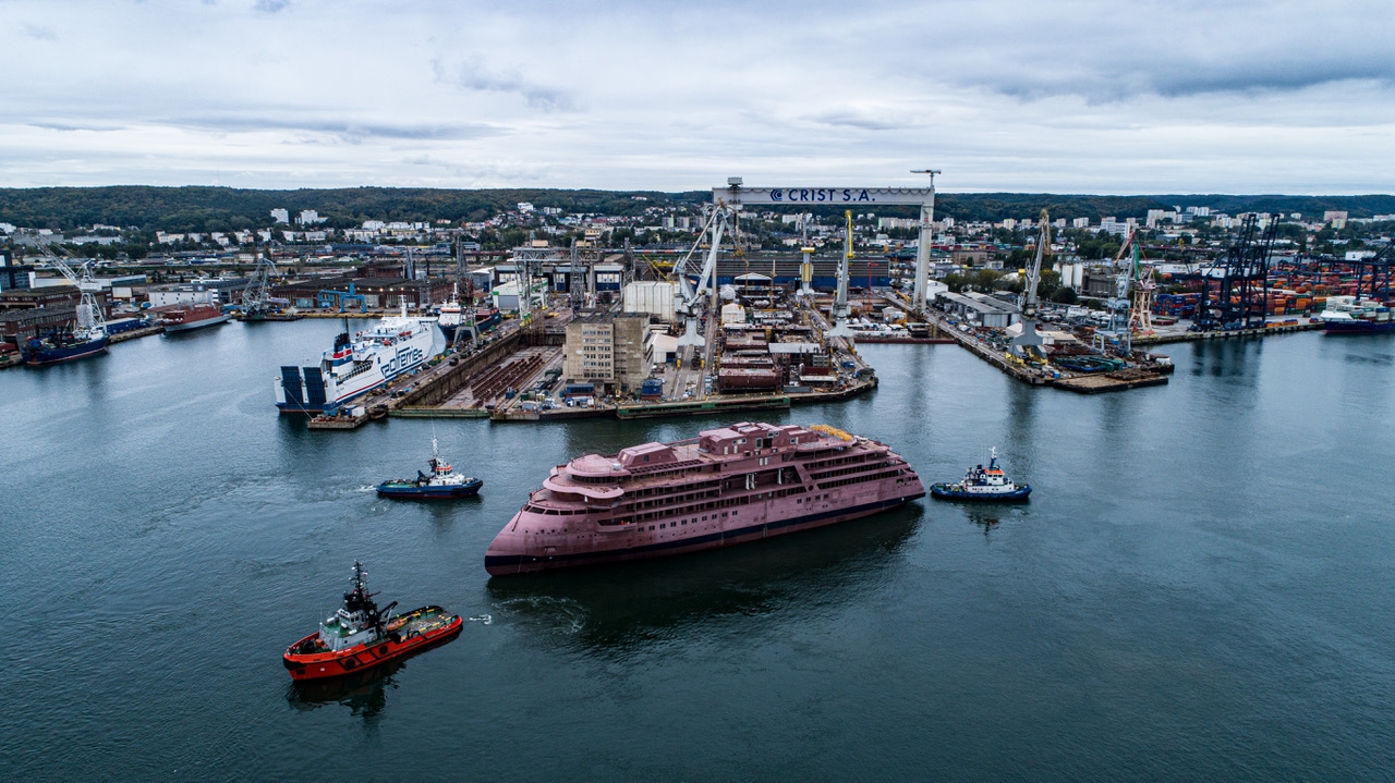 National Geographic Resolution left the CRIST shipyard [photo, video] - MarinePoland.com