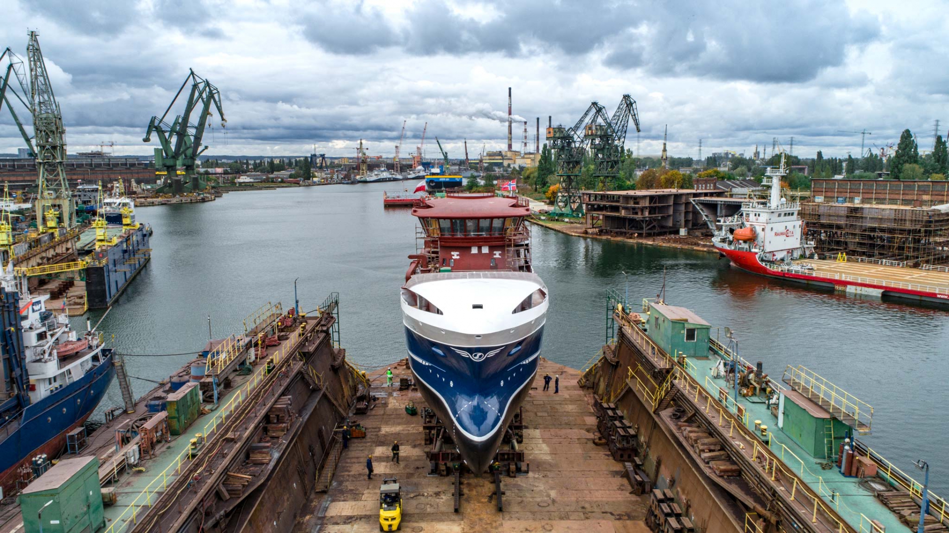 Safe Shipyard launched a fishing vessel for Norwegians (photo, video) - MarinePoland.com