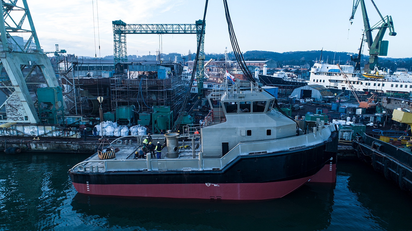 Launching a tug at the Safe shipyard (photo, video) - MarinePoland.com Launching a tug at the Safe shipyard (photo, video) - MarinePoland.com