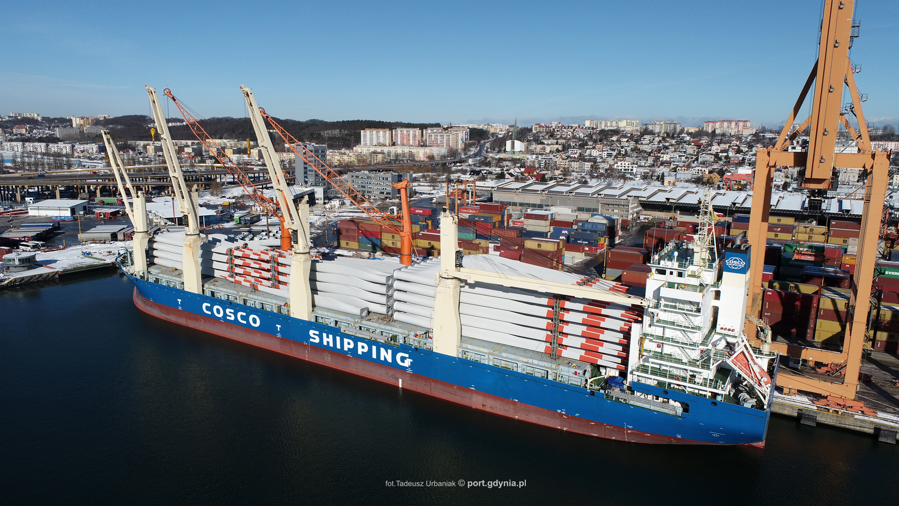 The largest single delivery of wind turbine propeller blades in the history of Poland in the Port of Gdynia - MarinePoland.com The largest single delivery of wind turbine propeller blades in the history of Poland in the Port of Gdynia - MarinePoland.com
