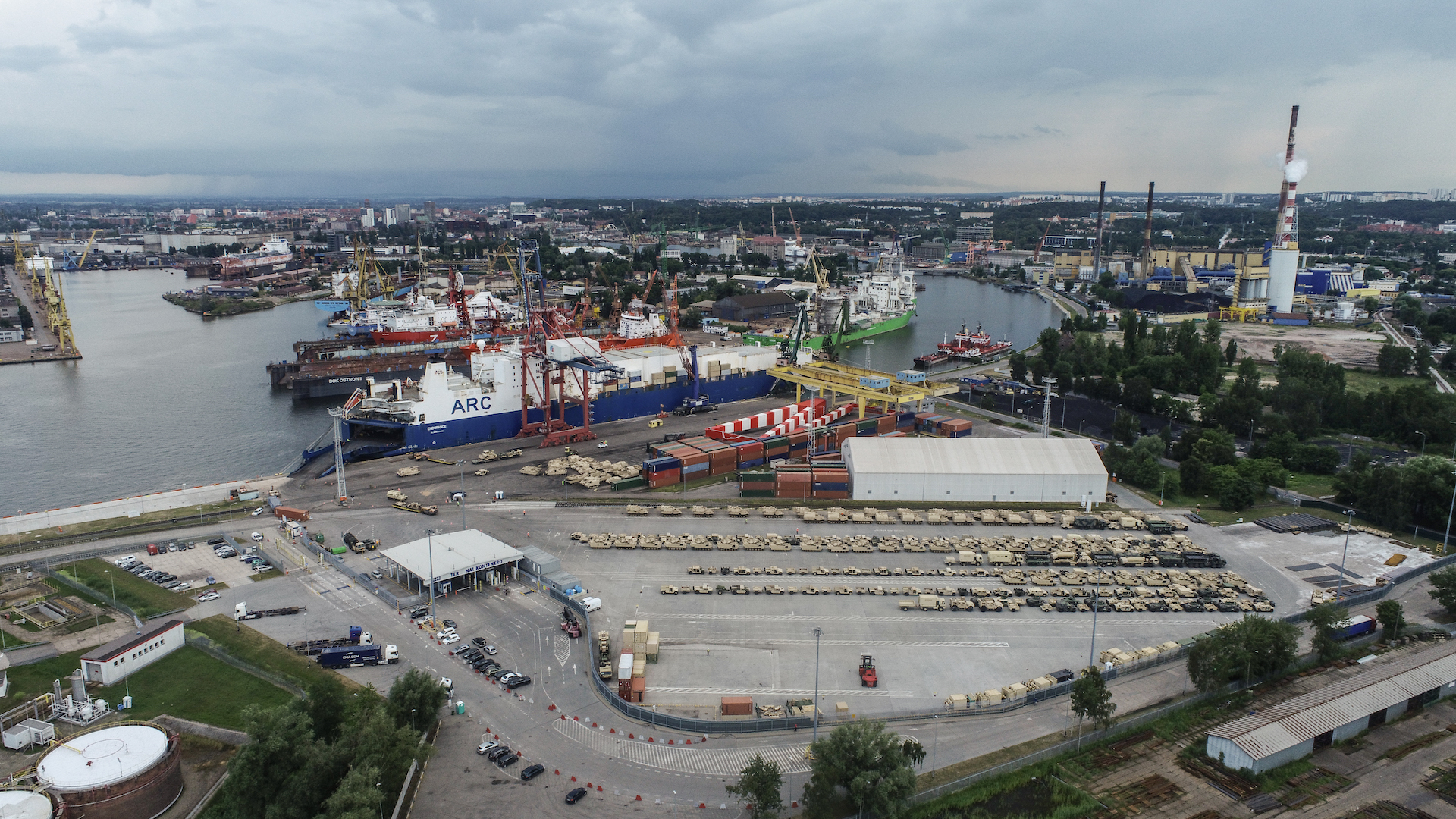 US Army at the Port of Gdansk. See the heavy combat equipment that came from Texas [wideo] - MarinePoland.com