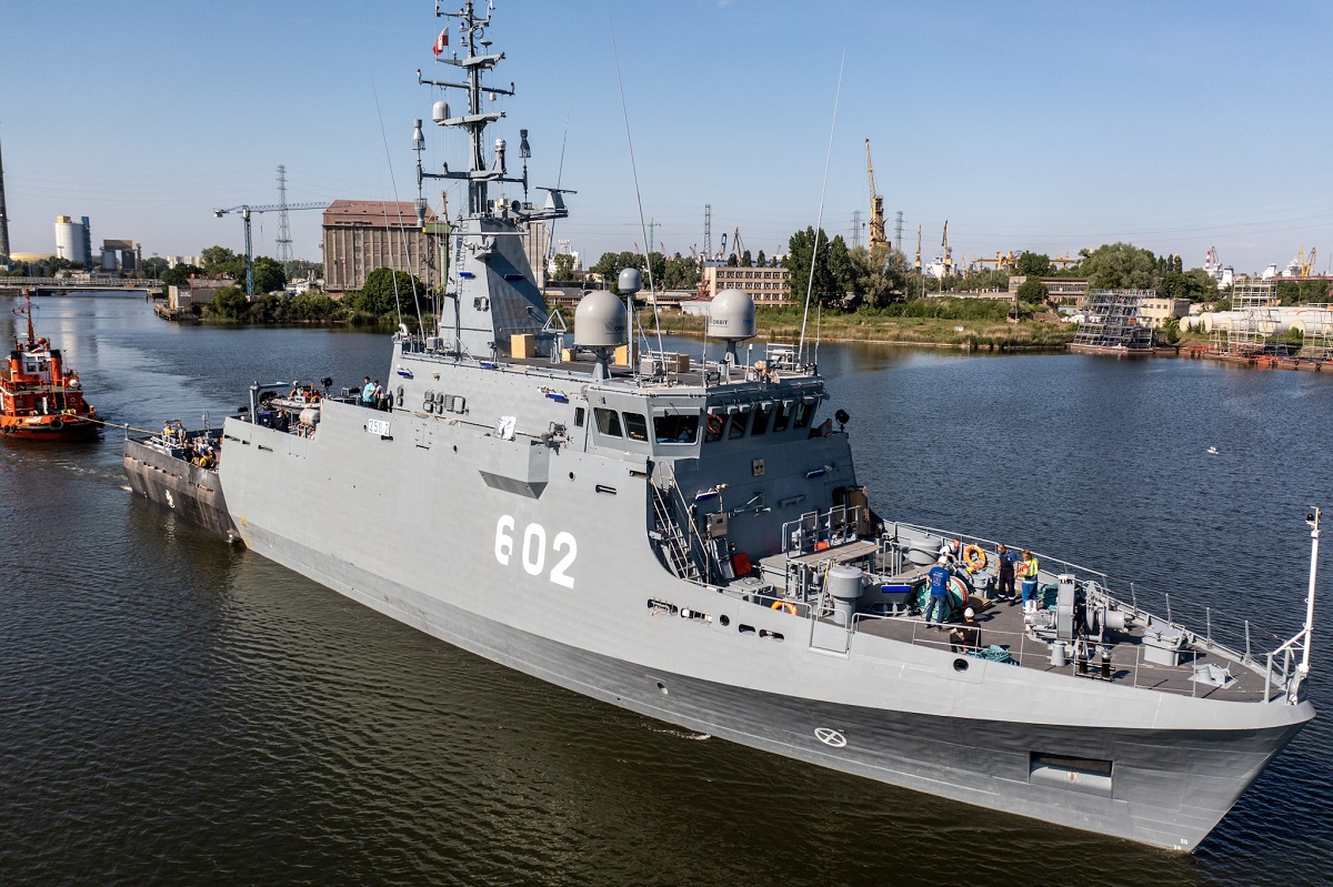 The Albatros mine hunter on sea trials - MarinePoland.com