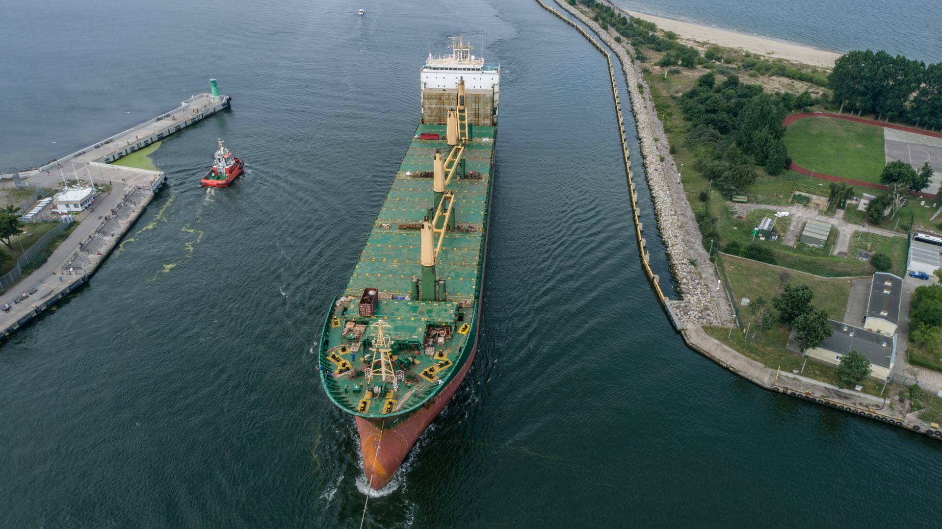 Port of Gdansk. Chipol Baoan's loading in progress, ship will clear route south for Chipolbrok [VIDEO] - MarinePoland.com