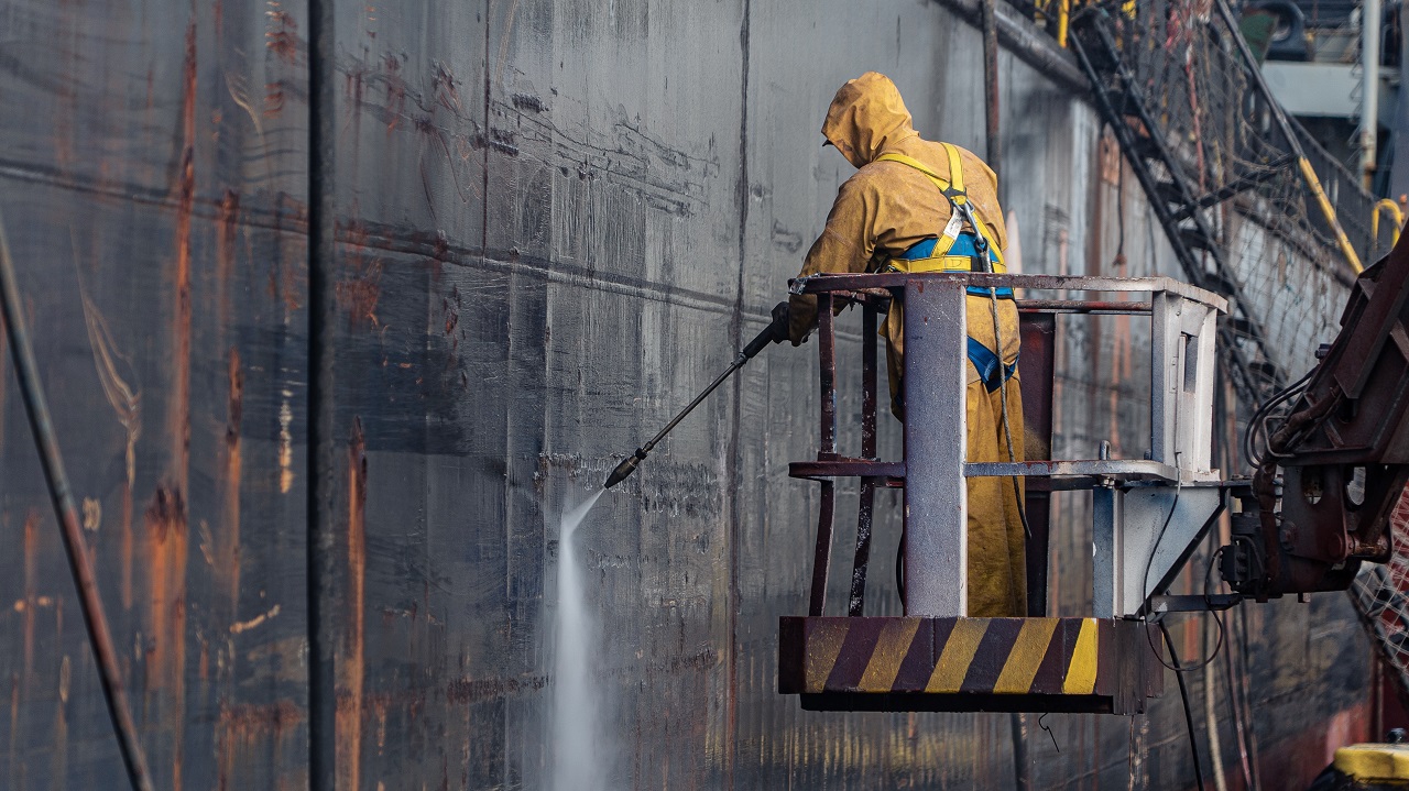 The Gdynia Maritime School prepares you to work safely in offshore. There are still many gaps in the regulatory field - MarinePoland.com