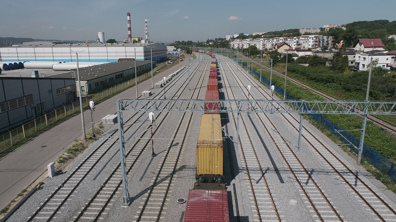 The Port of Gdynia electrified the railway line in the western part [VIDEO, PHOTOS] - MarinePoland.com