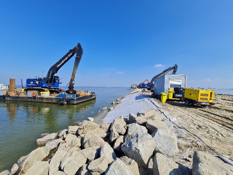 Deepening of the Świnoujście-Szczecin fairway to 12.5 m. The work is progressing [PHOTOS] - MarinePoland.com