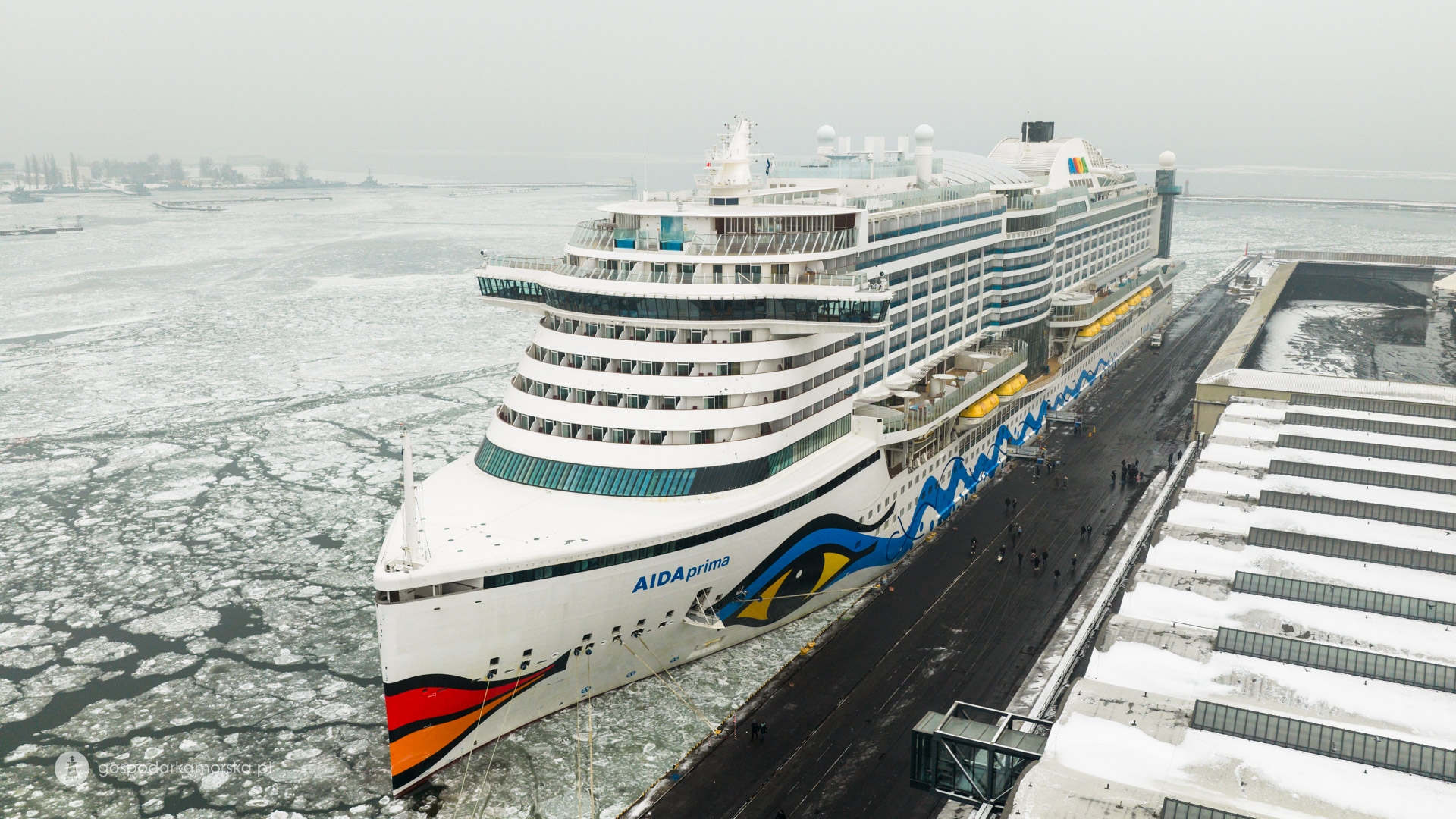 Gdynia Centennial marked by cruise season start. AIDAprima calls early at city's port - MarinePoland.com