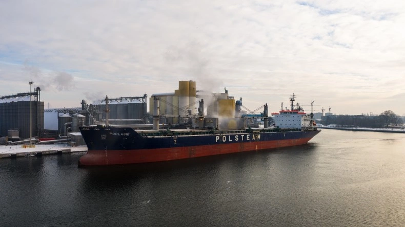 Polish-Flagged Vessel Calls at GBT Gdańsk - MarinePoland.com