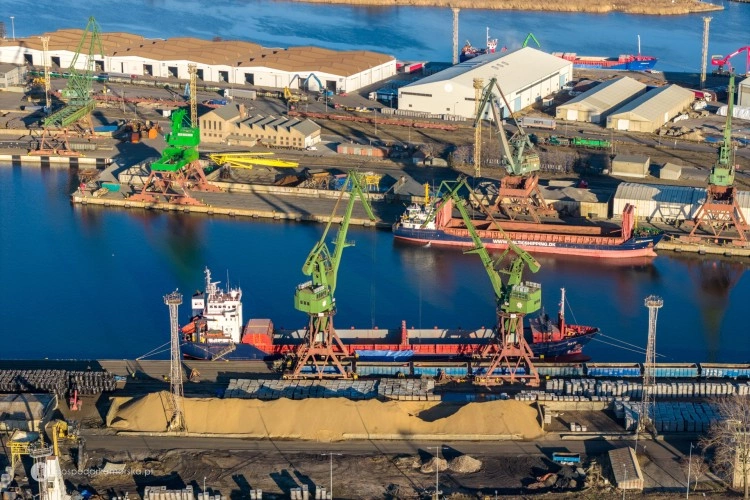 Bulk Cargo–Port Szczecin Throughput 11% Up. New Investments Underway - MarinePoland.com