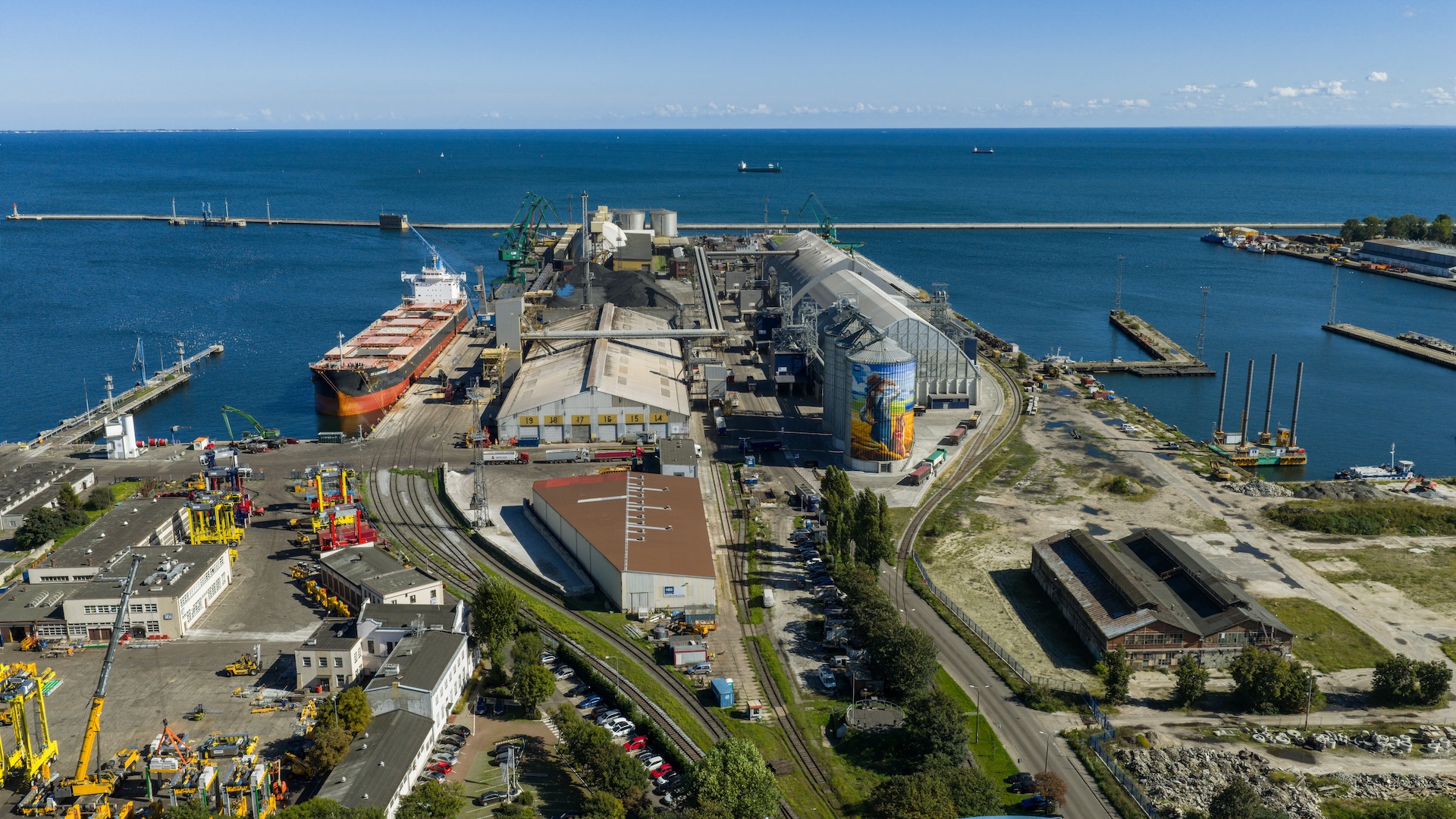 Grain Exports Drive Surge in Throughput at HES Gdynia Bulk Terminal - MarinePoland.com
