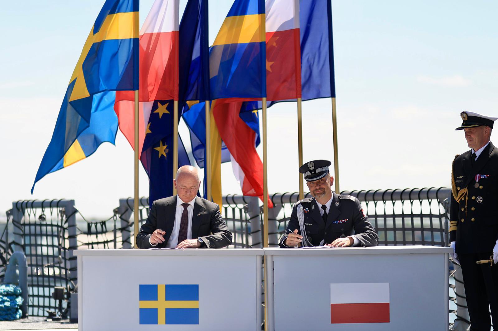 Poland Signs Historic Submarine Deal with Sweden - MarinePoland.com