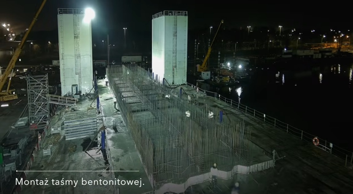 FSRU terminal breakwater under construction at the Port of Gdańsk - MarinePoland.com