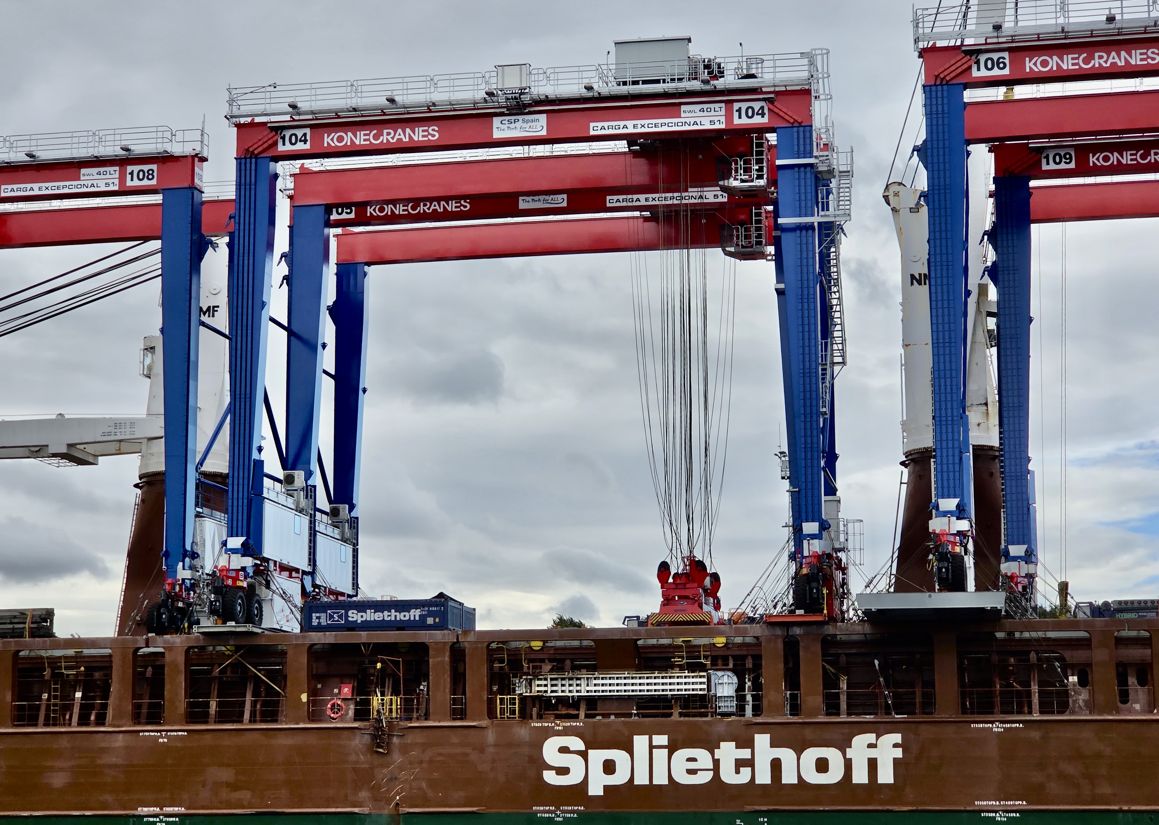 Six Hybrid Cranes Depart Gdańsk Bound for Valencia - MarinePoland.com