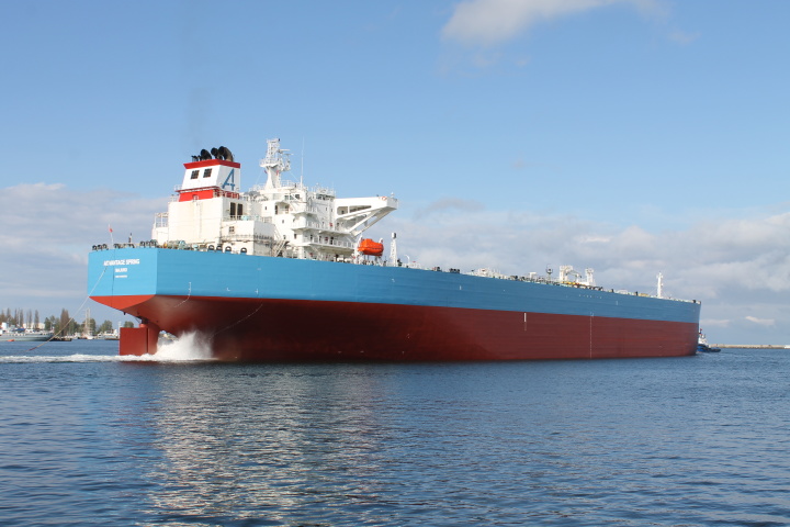 Giant oil tanker in Nauta Shiprepair Yard - MarinePoland.com