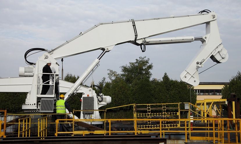 The time has come for cranes at Expom S.A. - MarinePoland.com