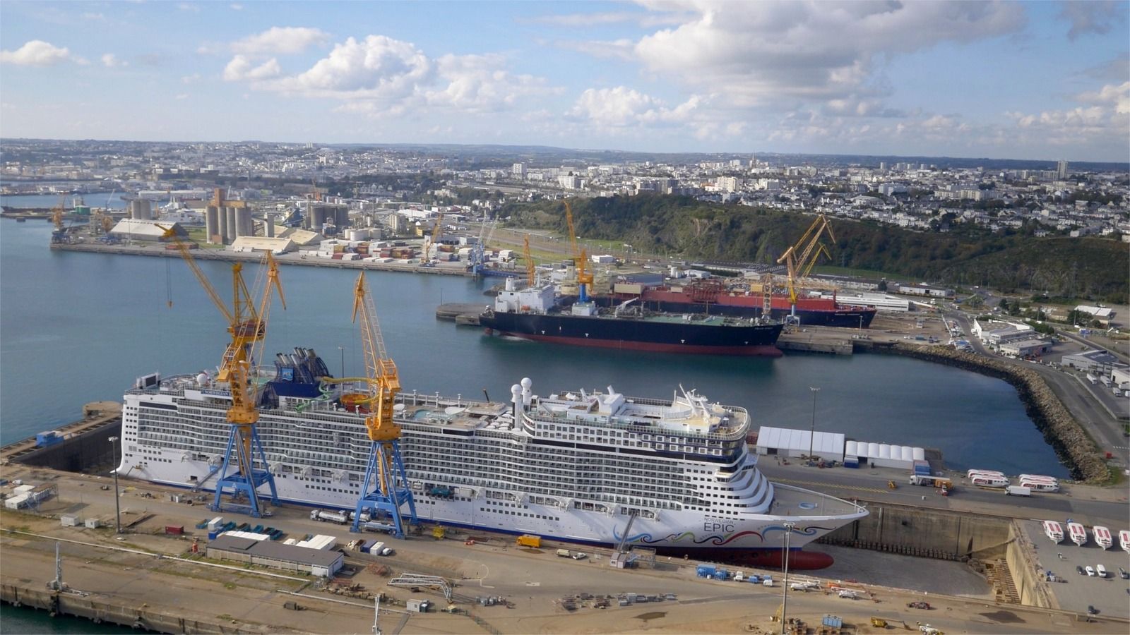 Norwegian Epic departs Damen Shiprepair Brestahead of schedule - MarinePoland.com