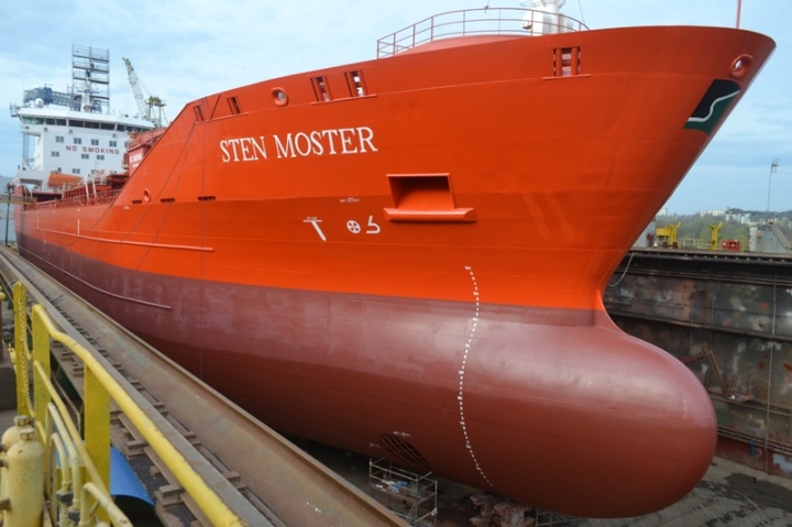 Chemical tanker in floating dock no 5 - MarinePoland.com