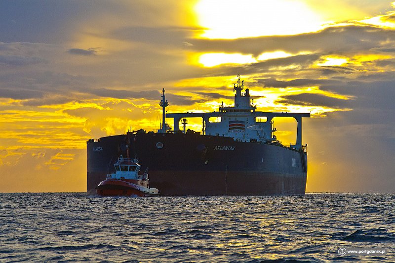 The largest oil tanker in history at the Port of Gdansk - MarinePoland.com The largest oil tanker in history at the Port of Gdansk - MarinePoland.com