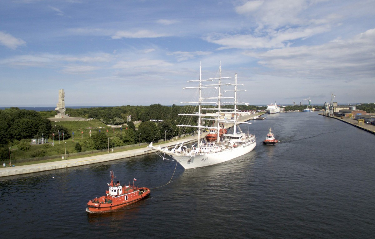 A modern sailing ship for Algerians sailed from Gdansk to sea trials - MarinePoland.com