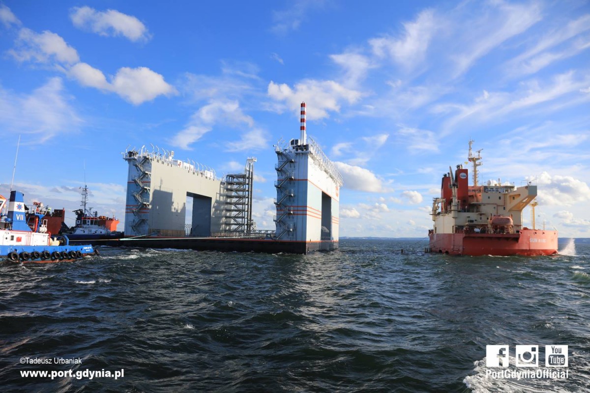NB 56 - new floating dock left CRIST shipyard - MarinePoland.com
