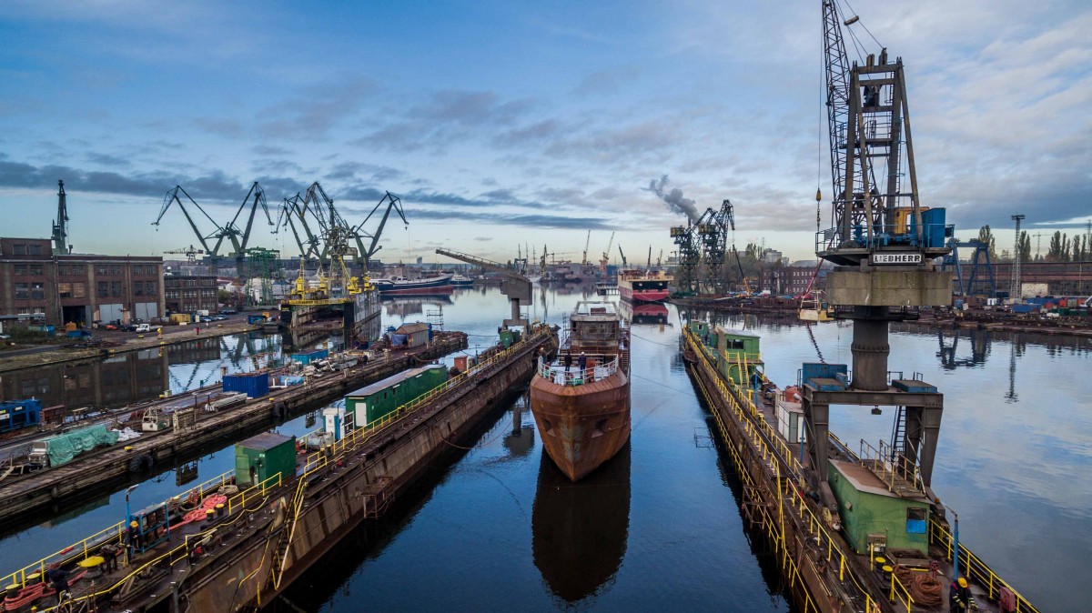 Icelandic longliner undergoing rebuilding at Polish shipyard (photo, video) - MarinePoland.com
