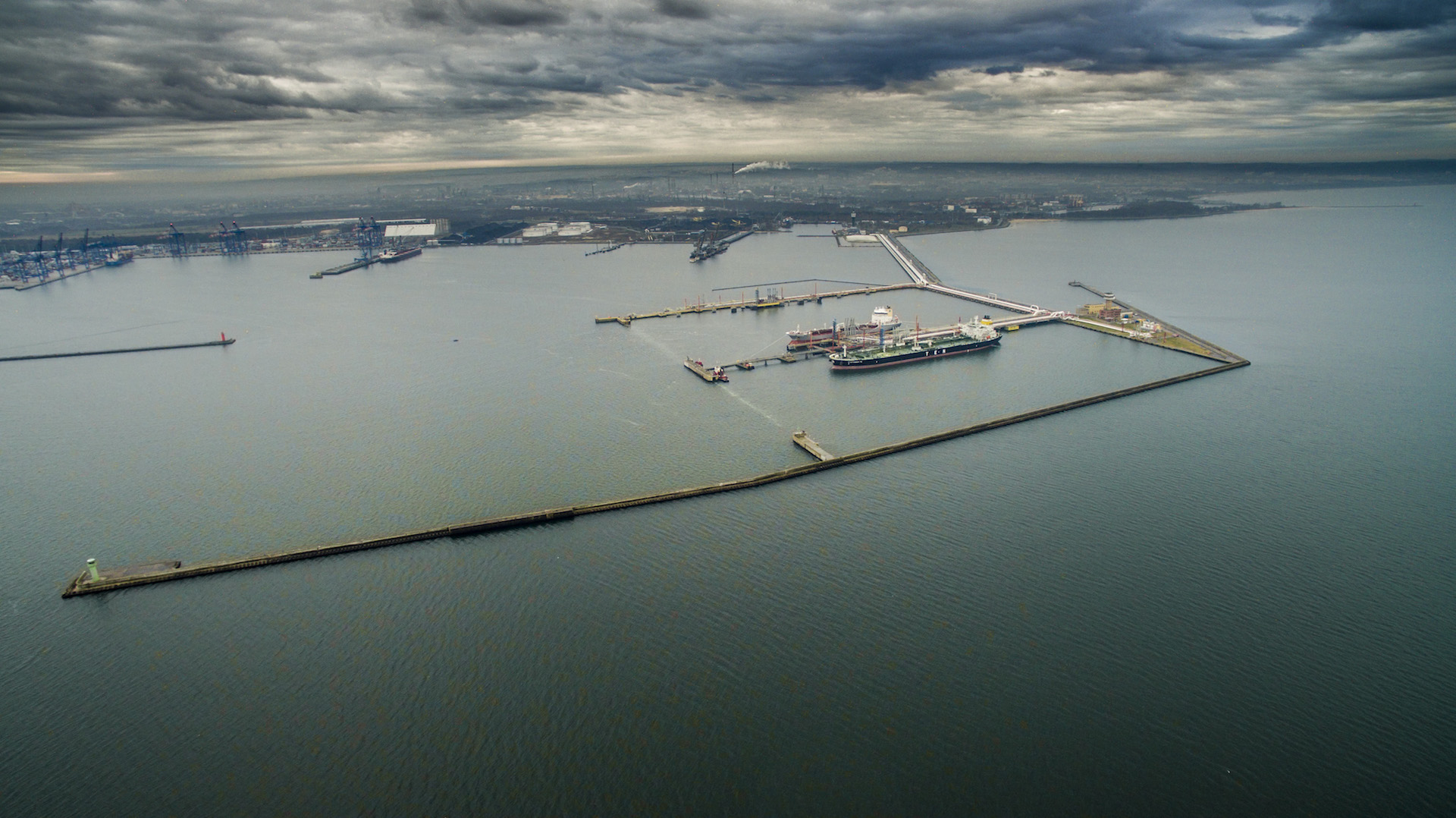 Naftoport and the PERN Oil Terminal in Gdańsk – Poland’s window on oil - MarinePoland.com