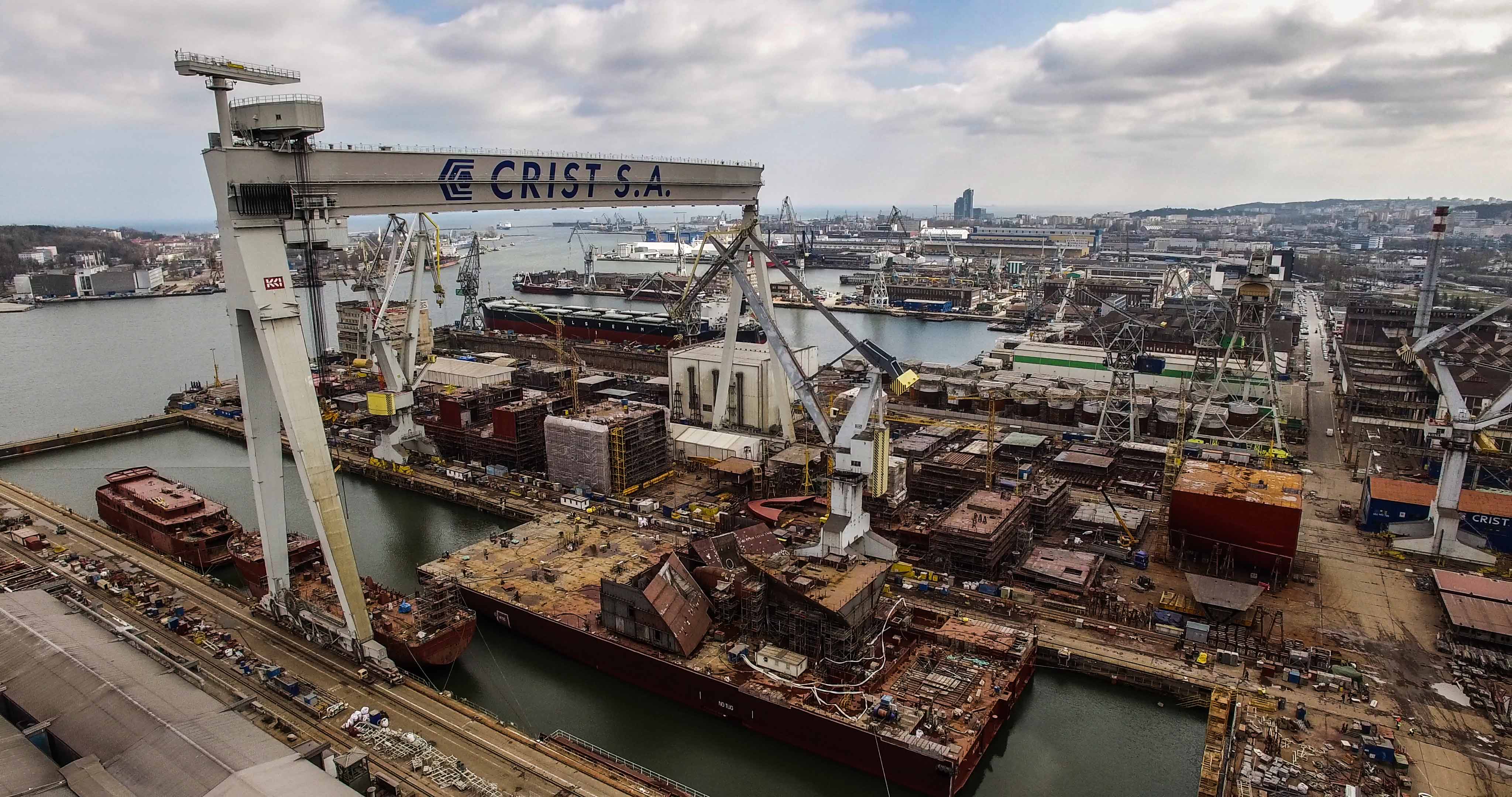 Megablock for passenger ship left Crist shipyard [foto, video] - MarinePoland.com