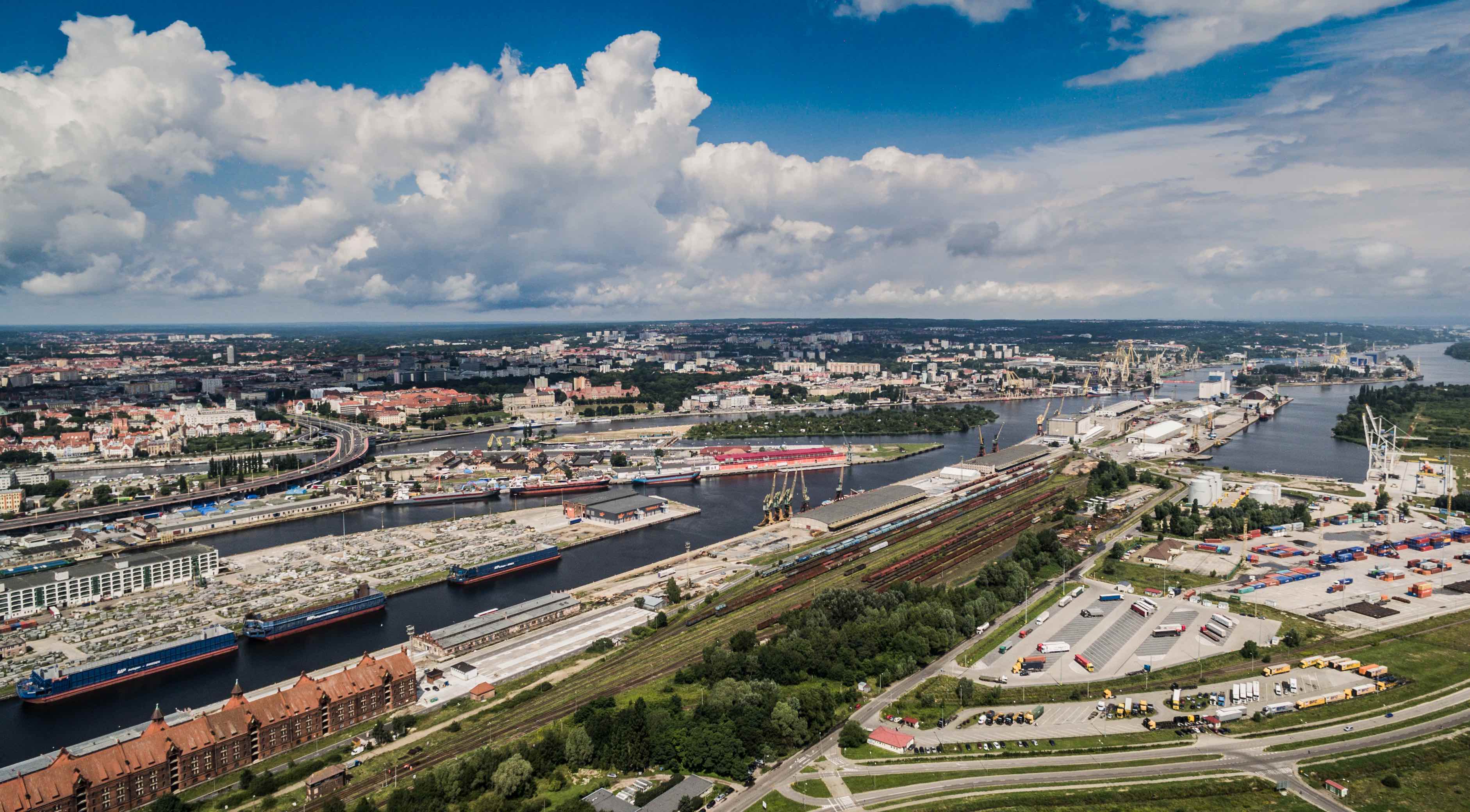 Szczecin-Świnoujście Seaports Complex - double digit growth in the first half of the year - MarinePoland.com