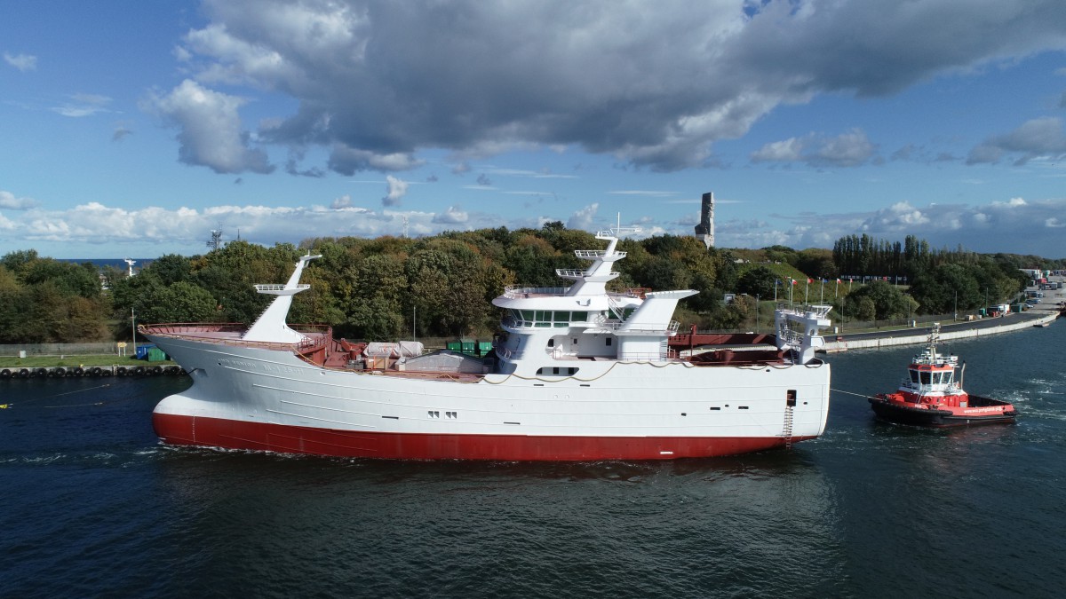 The Shipbuilding Repair Shipyard handed over a partially equipped trawler for a Danish customer (photo, video) - MarinePoland.com