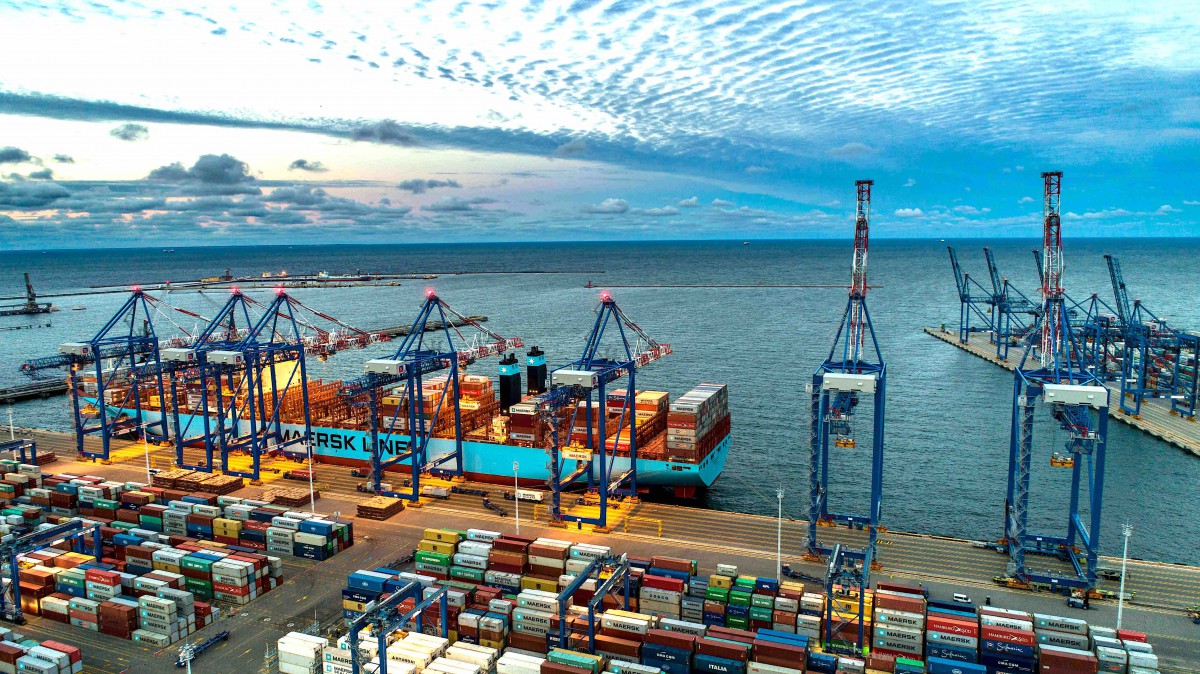 New gantry cranes already at the T2 berth in DCT Gdańsk (photo, video) - MarinePoland.com New gantry cranes already at the T2 berth in DCT Gdańsk (photo, video) - MarinePoland.com