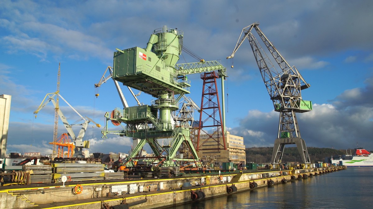 Gigantic vacuum ship unloader departed from Polish shipyard (photo, video) - MarinePoland.com