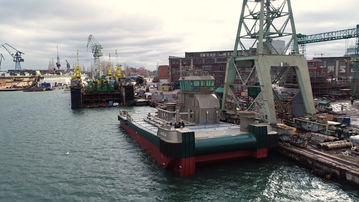 Six ship constructions undergoing at the same time at Polish shipyard Safe. The prototype tug is already finished (photo, video) - MarinePoland.com