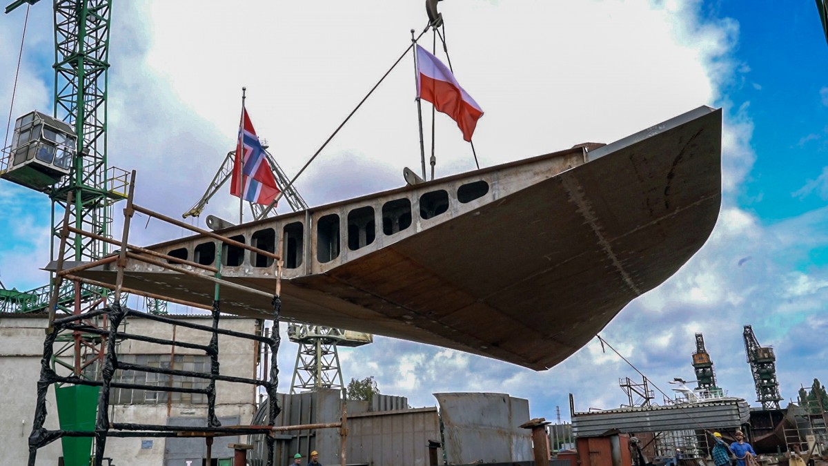 Polish shipyard Safe has laid a keel for the construction of a fully equipped fishing vessel for Norwegians (photo, video) - MarinePoland.com