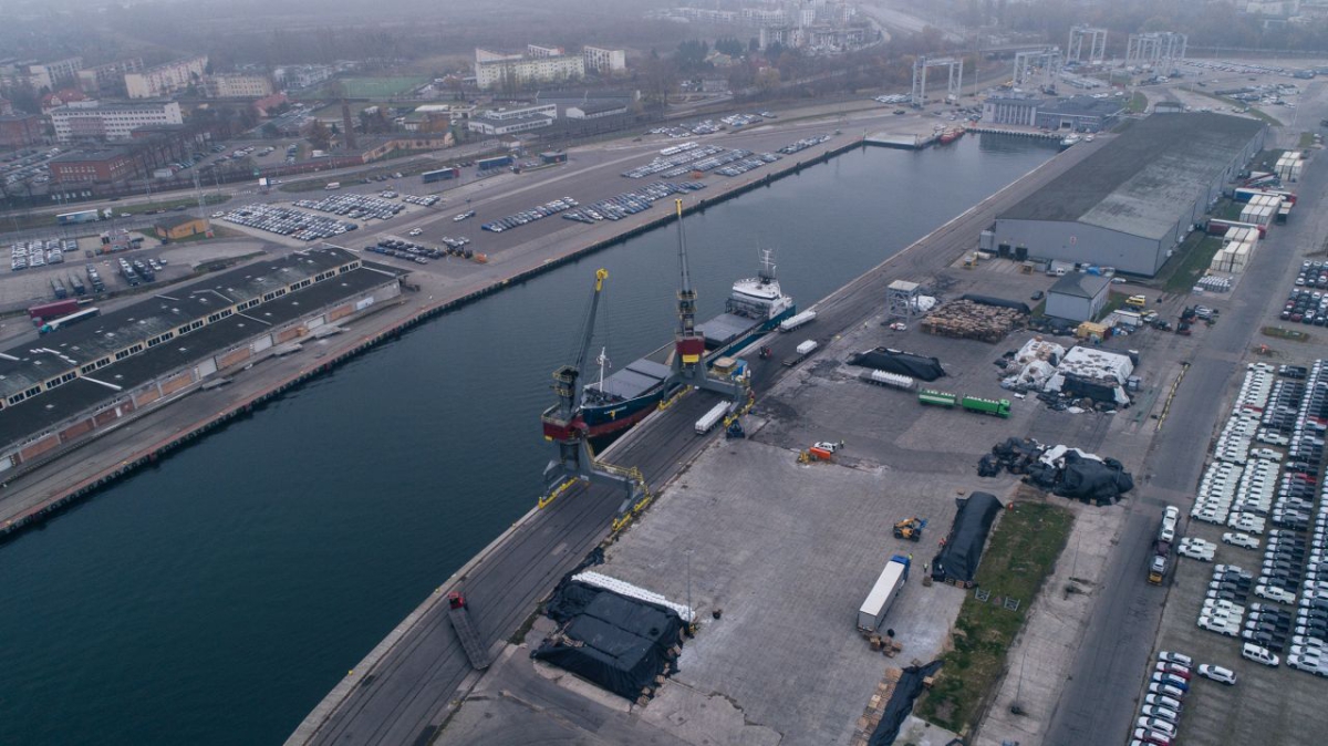 Siark-Port reloads fertilizers in the Duty Free Zone at the Port of Gdańsk [VIDEO] - MarinePoland.com