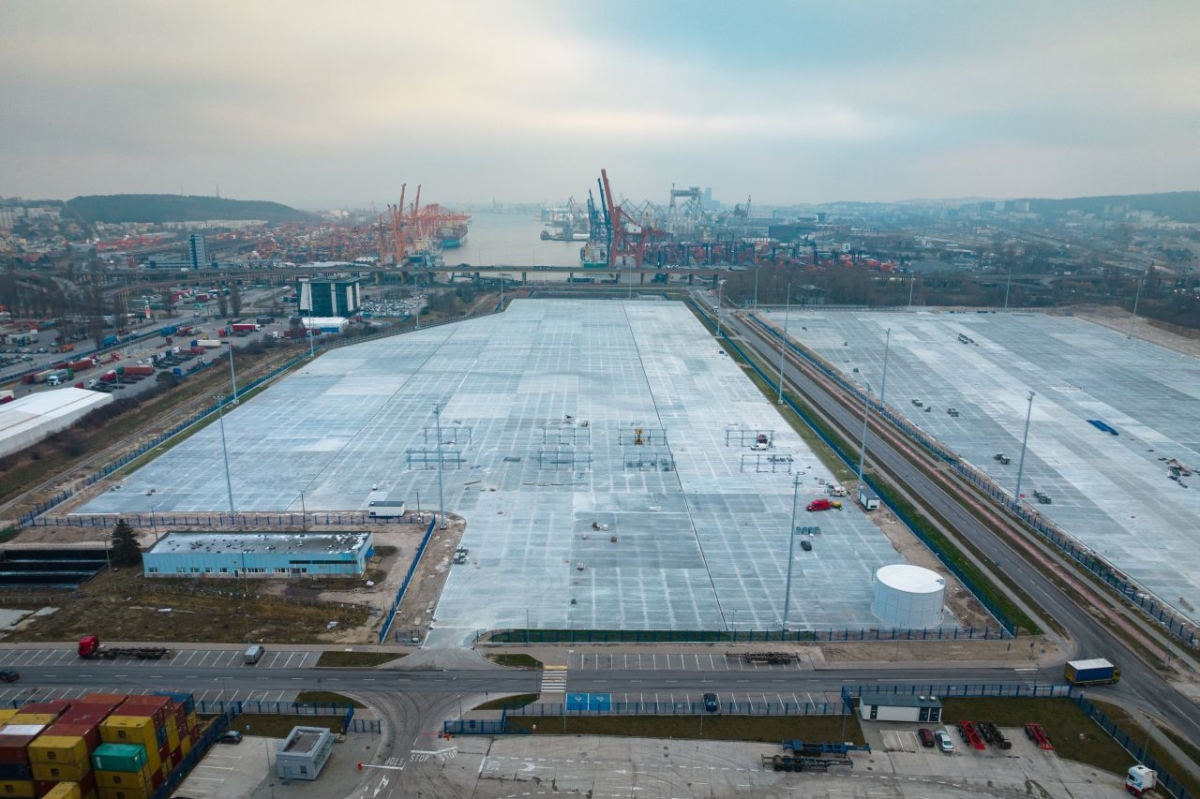 Both storage yards of the Logistics Center in Gdynia will be ready six months ahead of schedule - MarinePoland.com