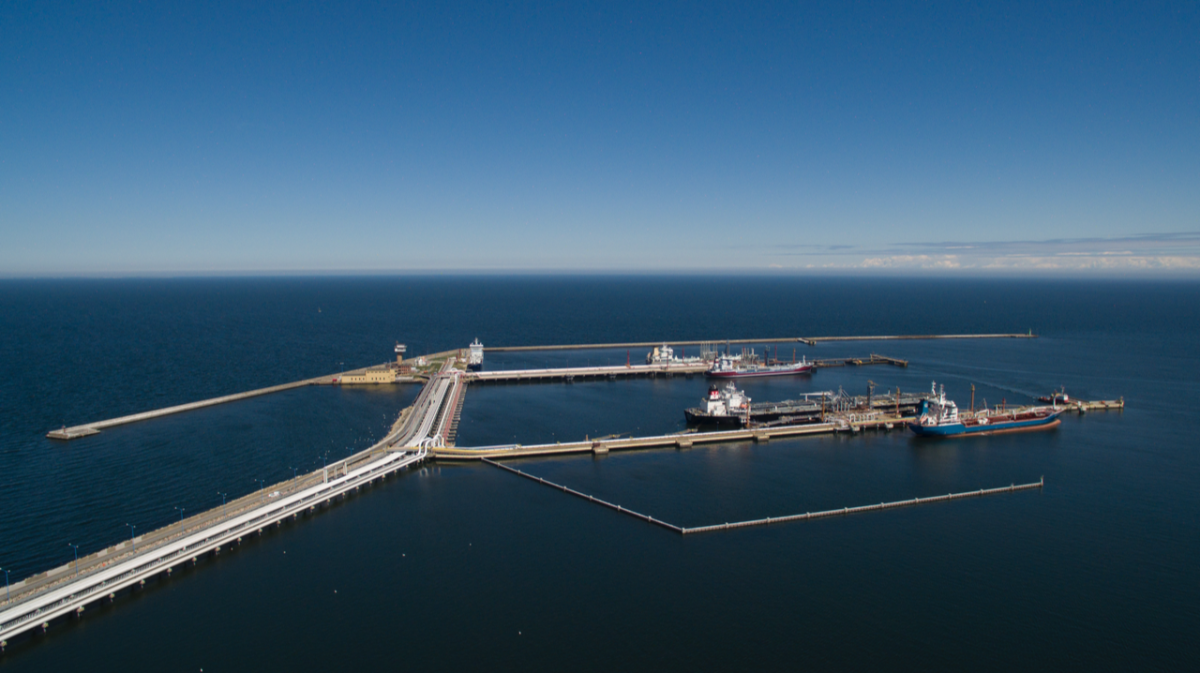 Naftoport with a record of nearly 18 million tons. Already two thirds of the Polish oil demand comes to the Port of Gdansk - MarinePoland.com