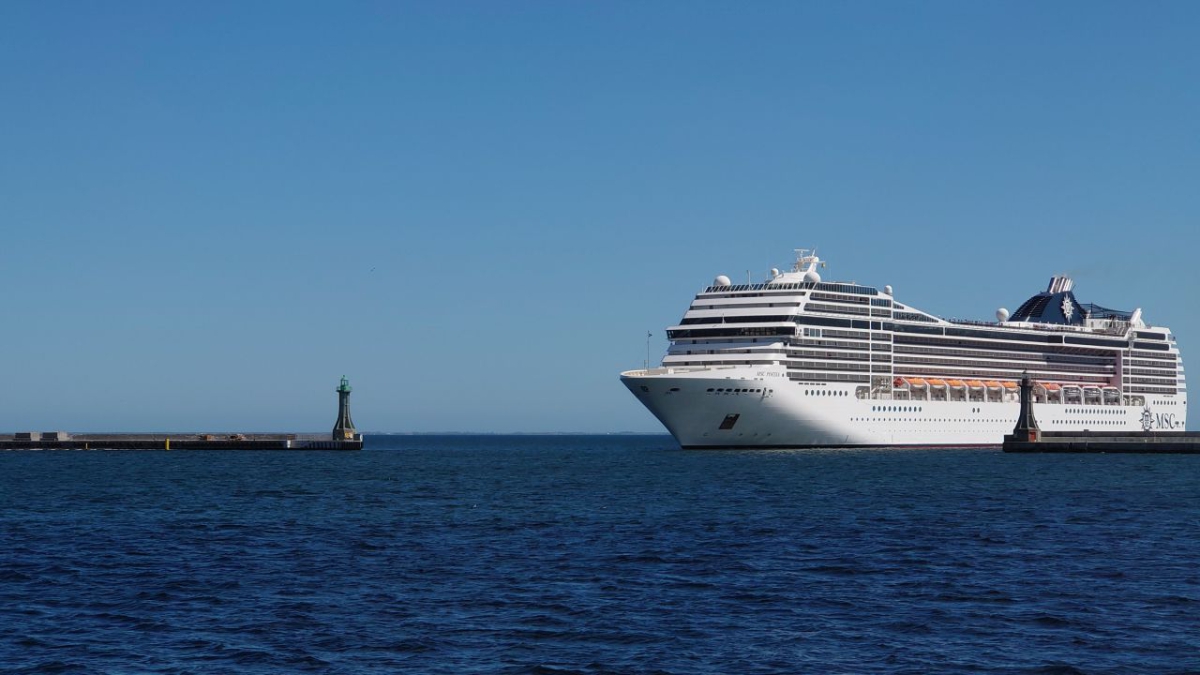 MSC Poesia began the cruise season in the Port of Gdynia [VIDEO] - MarinePoland.com
