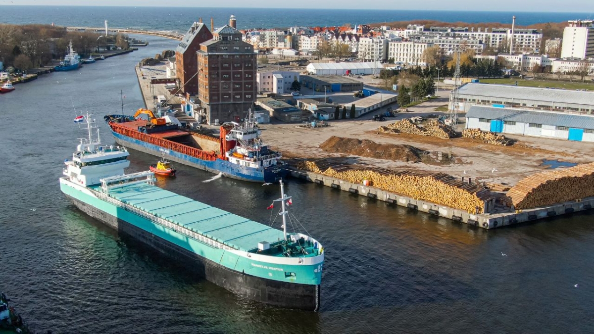 Pilot transshipment of corn grain from Ukraine in the Port of Kolobrzeg. 5 thousand tons for the start - MarinePoland.com