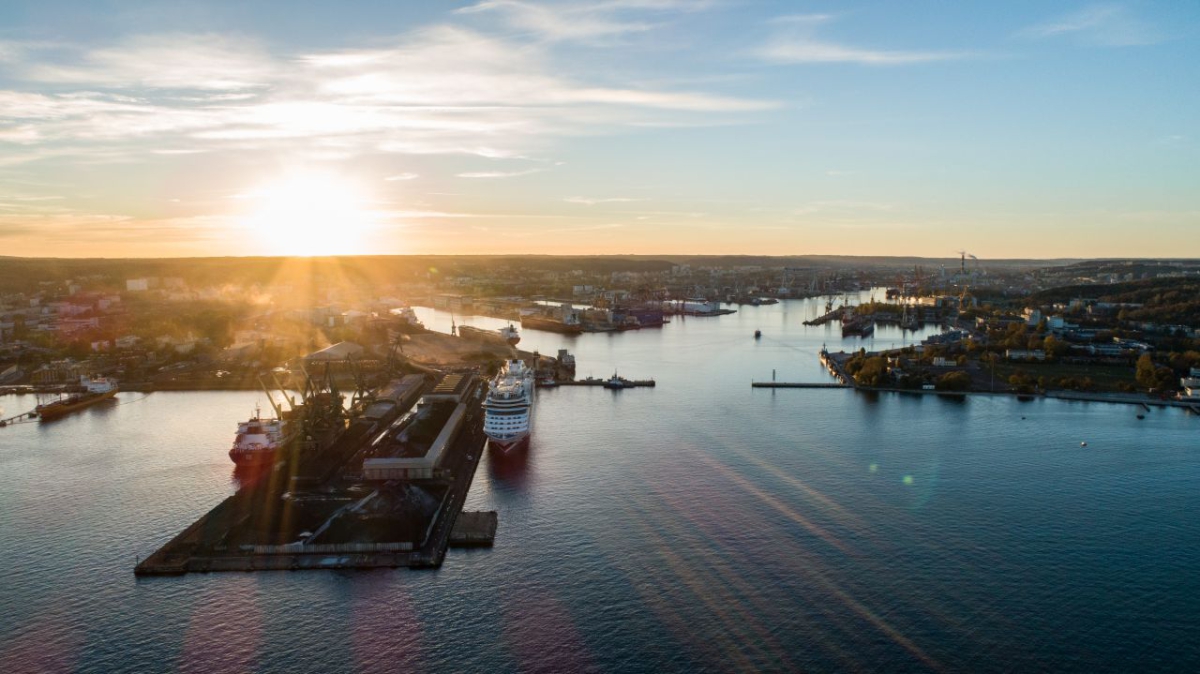 Agreement on modernization of Dutch Quay in Port Gdynia signed  - MarinePoland.com