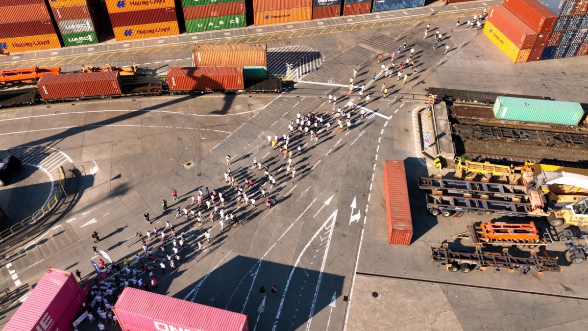 [VIDEO] ONE Terminal RUN Hutchison Ports Gdynia 2022. They ran between containers to help orphans from Ukraine  - MarinePoland.com