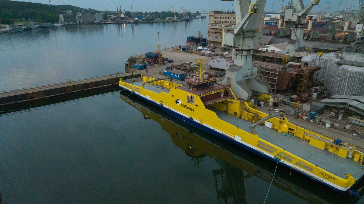 [VIDEO] Another eco-friendly electric ferry launched at Crist shipyard. Charging takes a few minutes  - MarinePoland.com