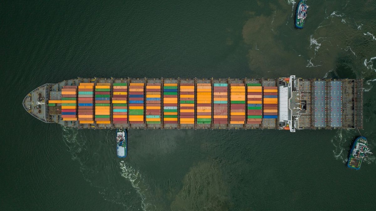 The longest ship in GCT's history. See the unloading of the Tolten at the Port of Gdynia - MarinePoland.com